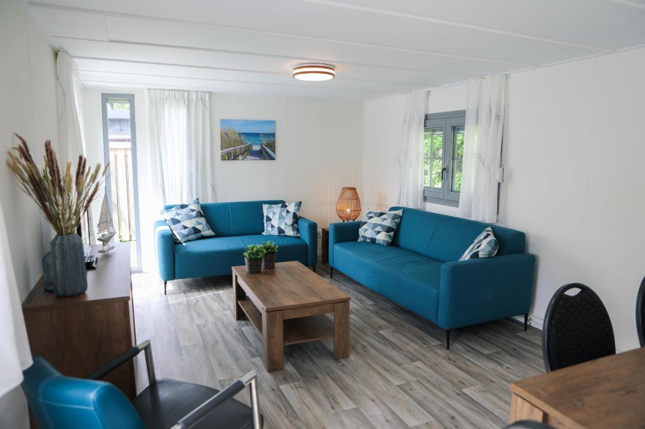 Ruim Chalet In Het Hart Van ZeelandHeinkenszand エクステリア 写真