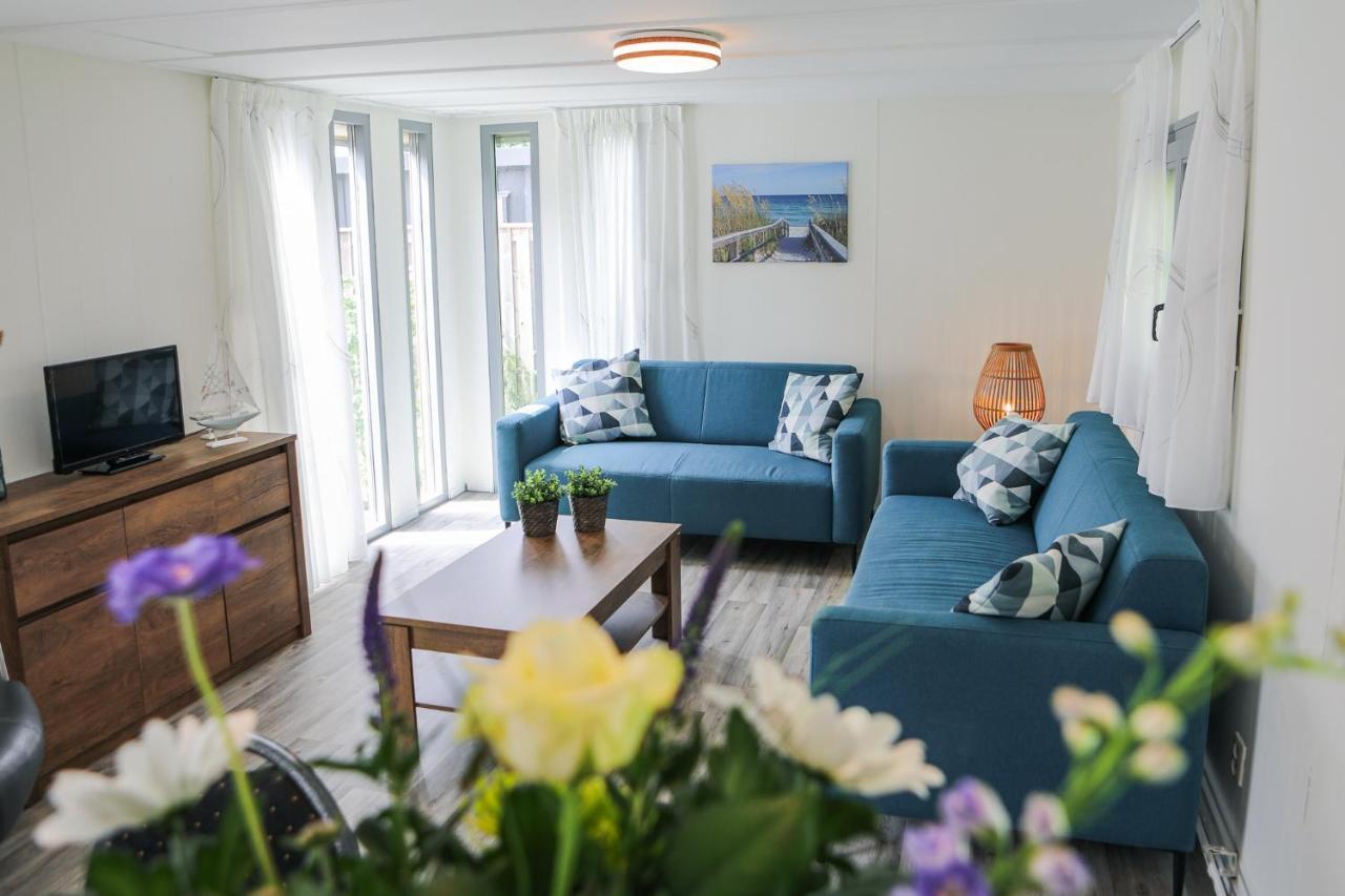 Ruim Chalet In Het Hart Van ZeelandHeinkenszand エクステリア 写真